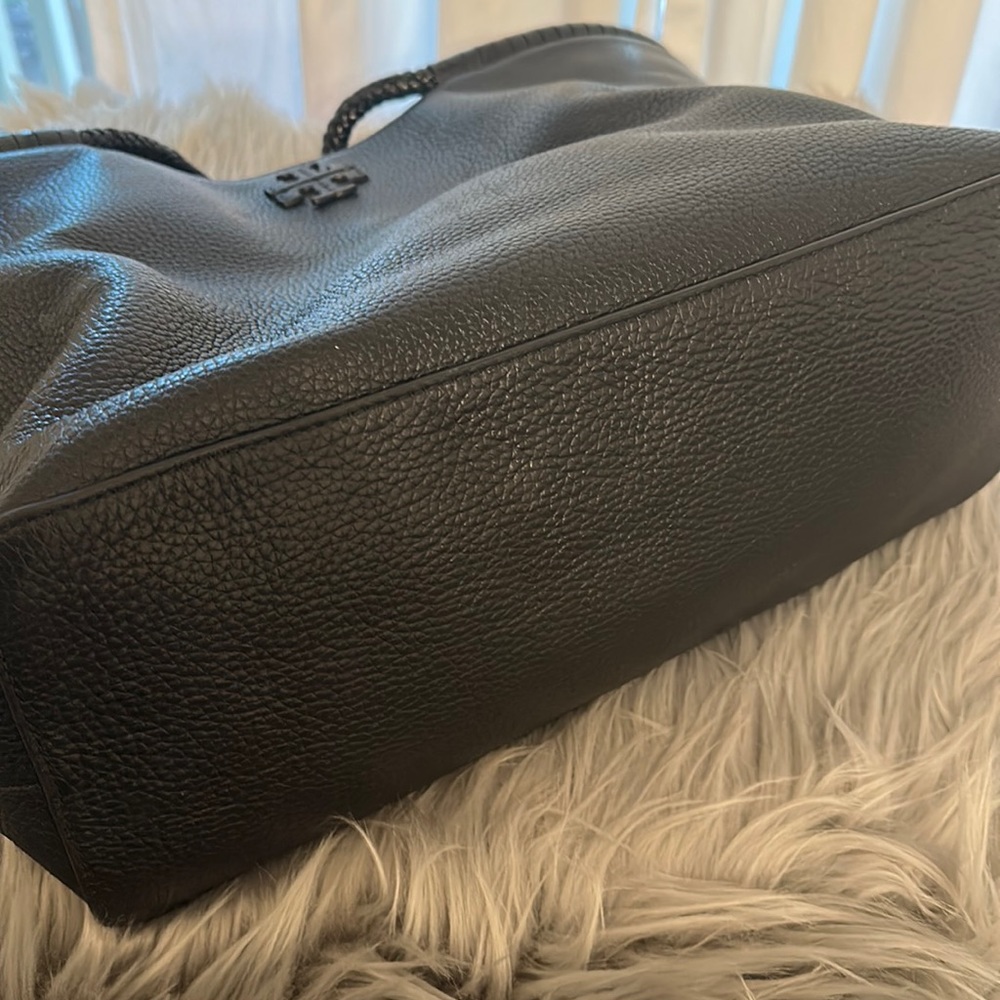 Torey Burch XL Black Imperial Tote. Magnetic Closure. Good condition.